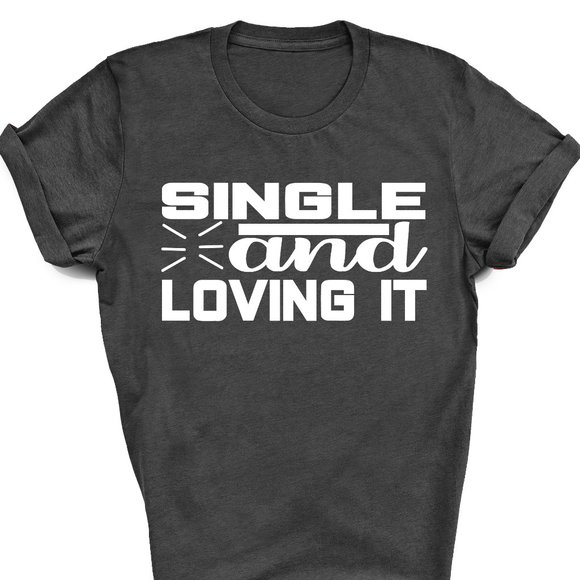 single and loving it Funny Shirt Graphic Tee Unis - Picture 3 of 5